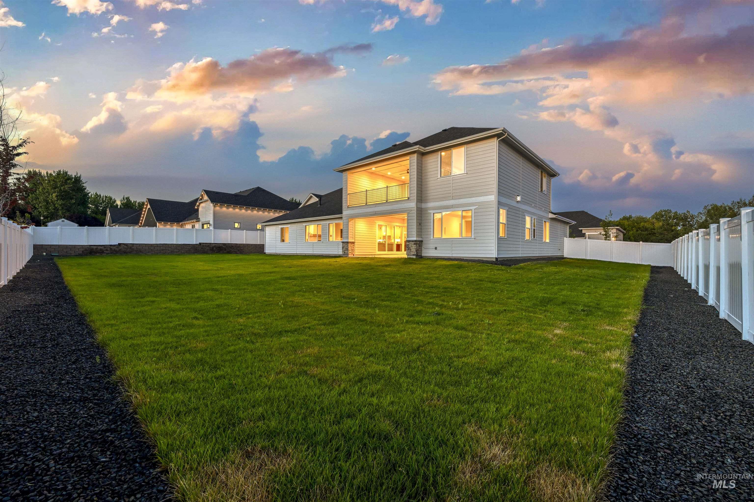 2941 N Staghaven Ave, Star, Idaho 83669, 4 Bedrooms, 4.5 Bathrooms, Residential For Sale, Price $1,099,000, 98994908