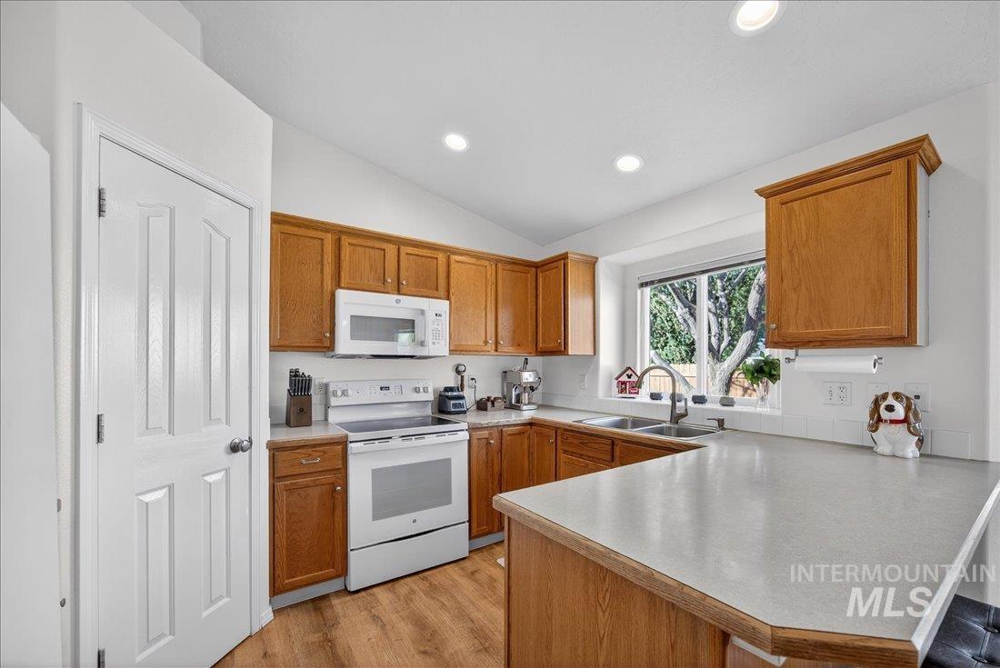 3408 S Michigan Ave, Caldwell, Idaho 83605, 3 Bedrooms, 2 Bathrooms, Residential For Sale, Price $365,000,MLS 98994911