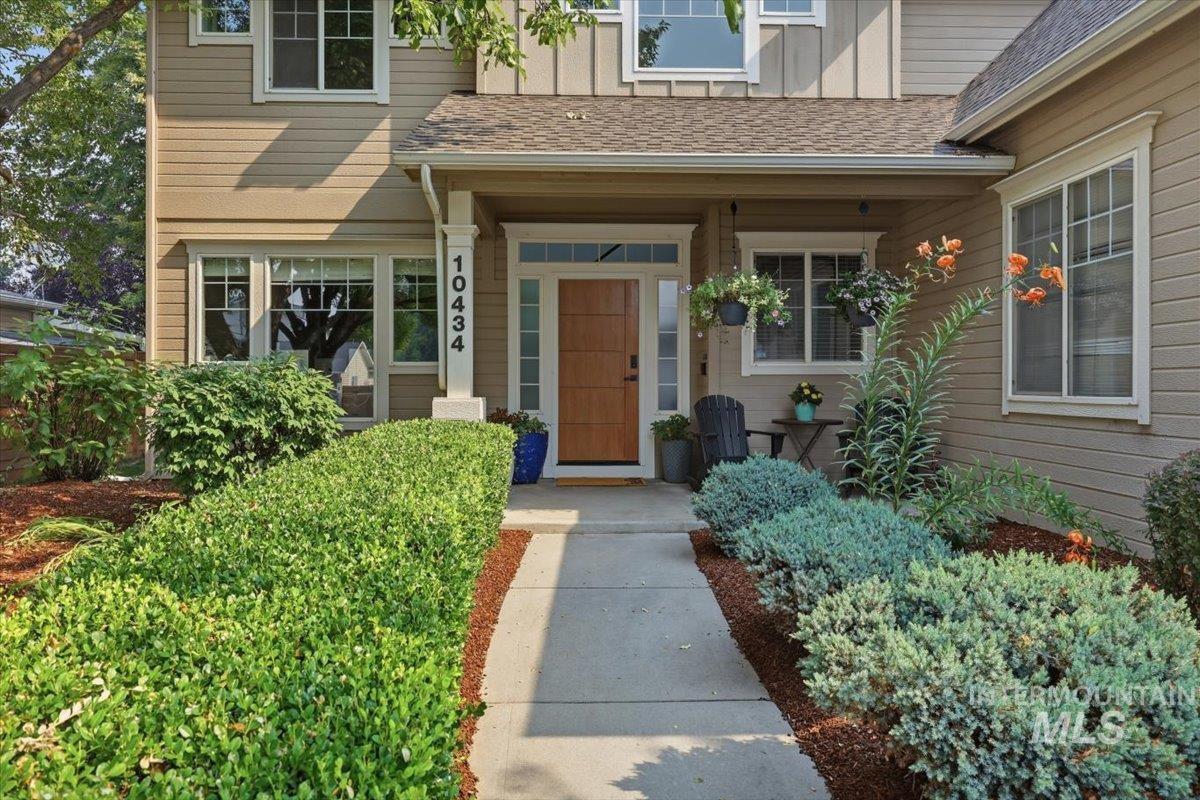 10434 W Blackstone St, Boise, Idaho 83714, 4 Bedrooms, 3.5 Bathrooms, Residential For Sale, Price $725,000,MLS 98994918