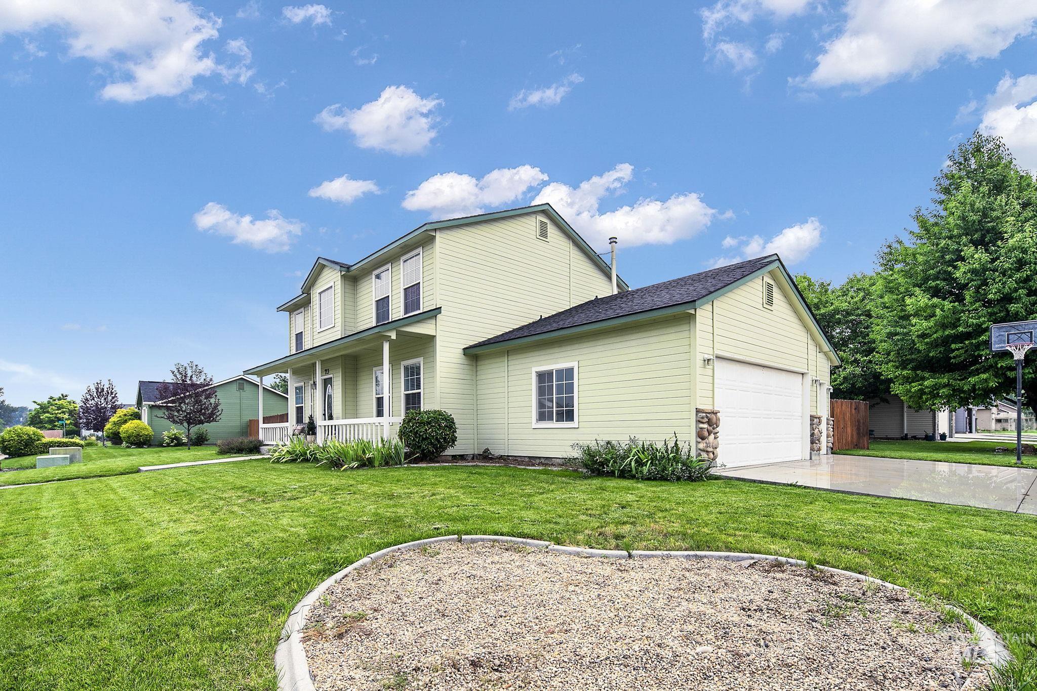 713 S Valley Dr, Nampa, Idaho 83686, 3 Bedrooms, 2.5 Bathrooms, Residential For Sale, Price $399,900, 98994925