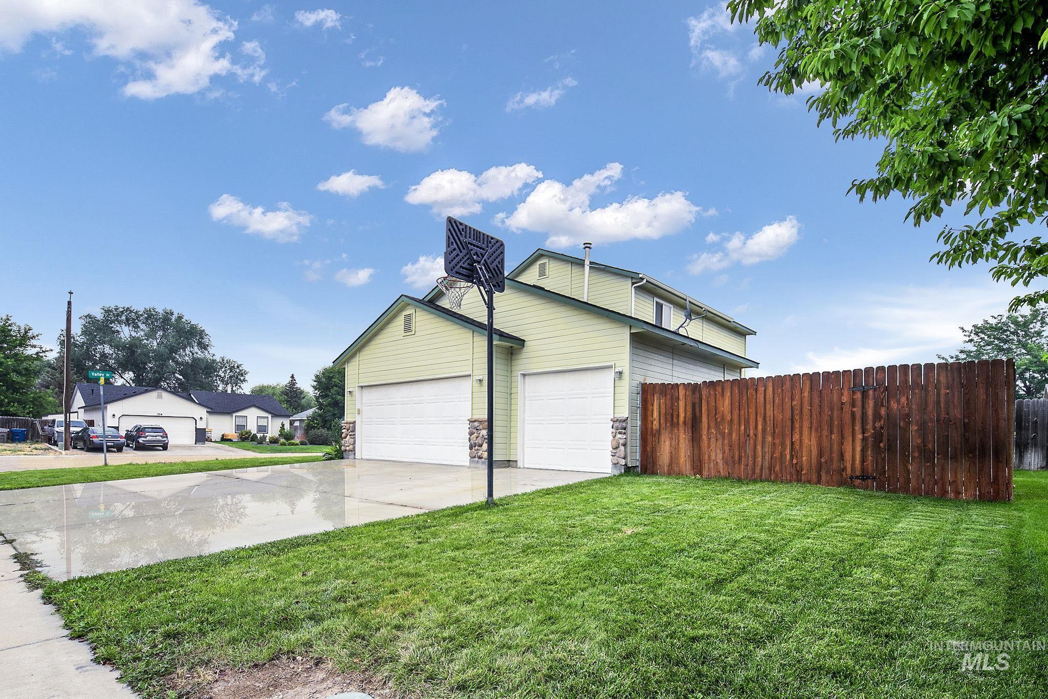713 S Valley Dr, Nampa, Idaho 83686, 3 Bedrooms, 2.5 Bathrooms, Residential For Sale, Price $399,900, 98994925