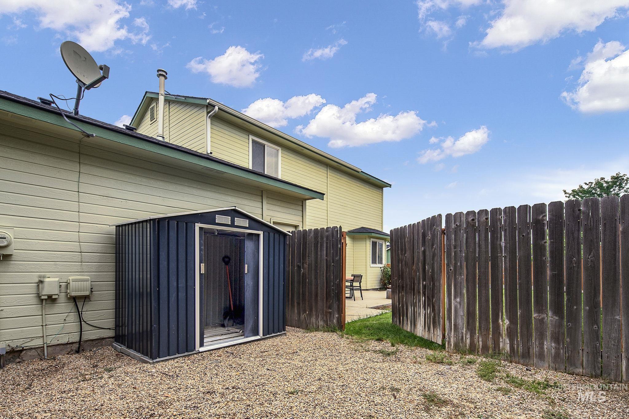 713 S Valley Dr, Nampa, Idaho 83686, 3 Bedrooms, 2.5 Bathrooms, Residential For Sale, Price $399,900, 98994925