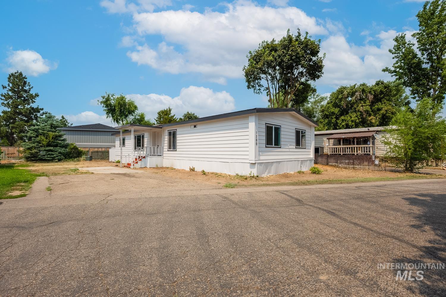 1200 W Concord Ln, Boise, Idaho 83706, 3 Bedrooms, 2 Bathrooms, Residential For Sale, Price $114,990,MLS 98994927