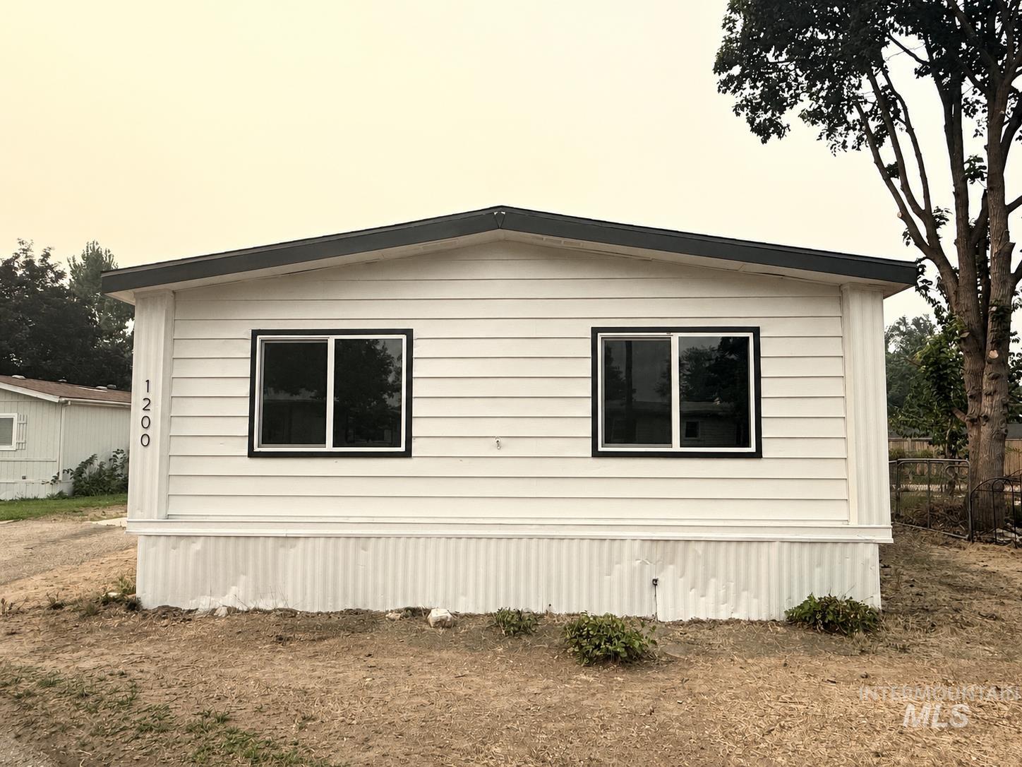 1200 W Concord Ln, Boise, Idaho 83706, 3 Bedrooms, 2 Bathrooms, Residential For Sale, Price $114,990,MLS 98994927