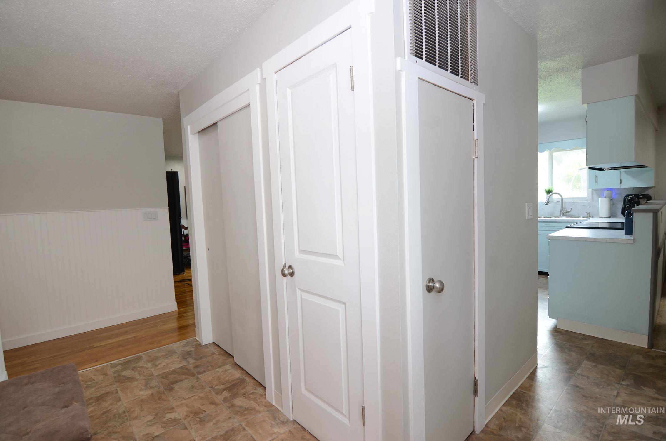 1122 N Midland Blvd, Nampa, Idaho 83651, 3 Bedrooms, 2 Bathrooms, Residential For Sale, Price $374,900,MLS 98994929