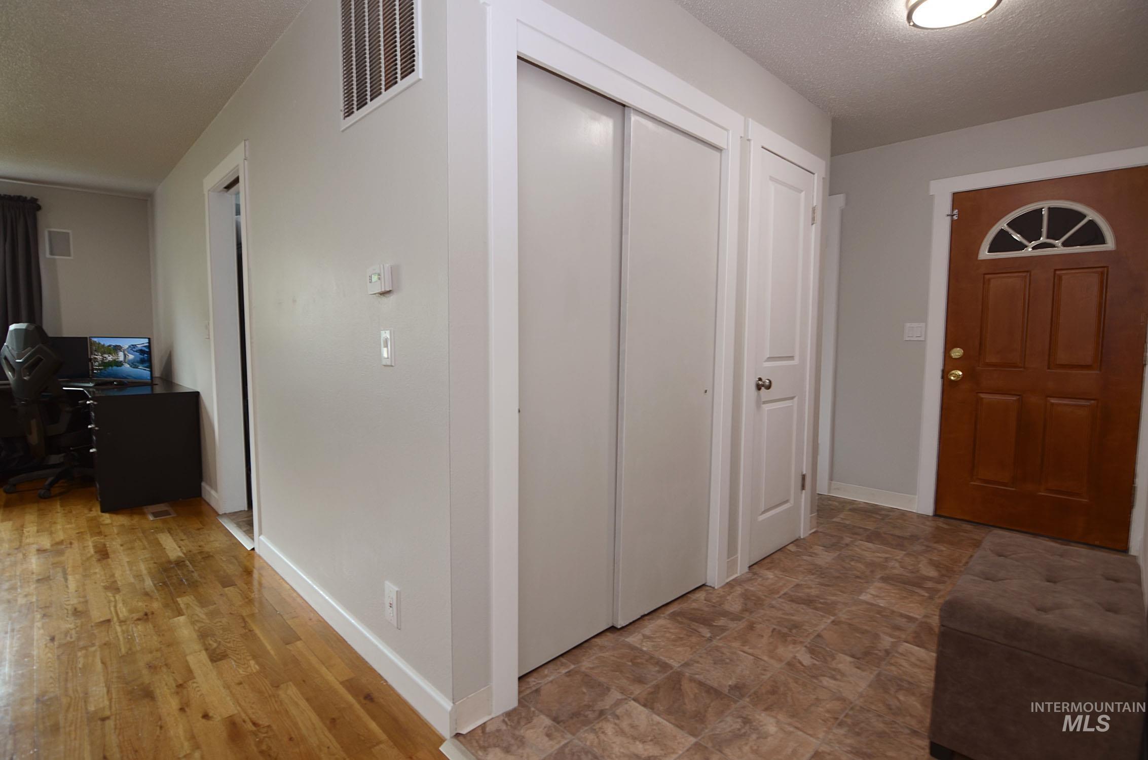 1122 N Midland Blvd, Nampa, Idaho 83651, 3 Bedrooms, 2 Bathrooms, Residential For Sale, Price $374,900,MLS 98994929