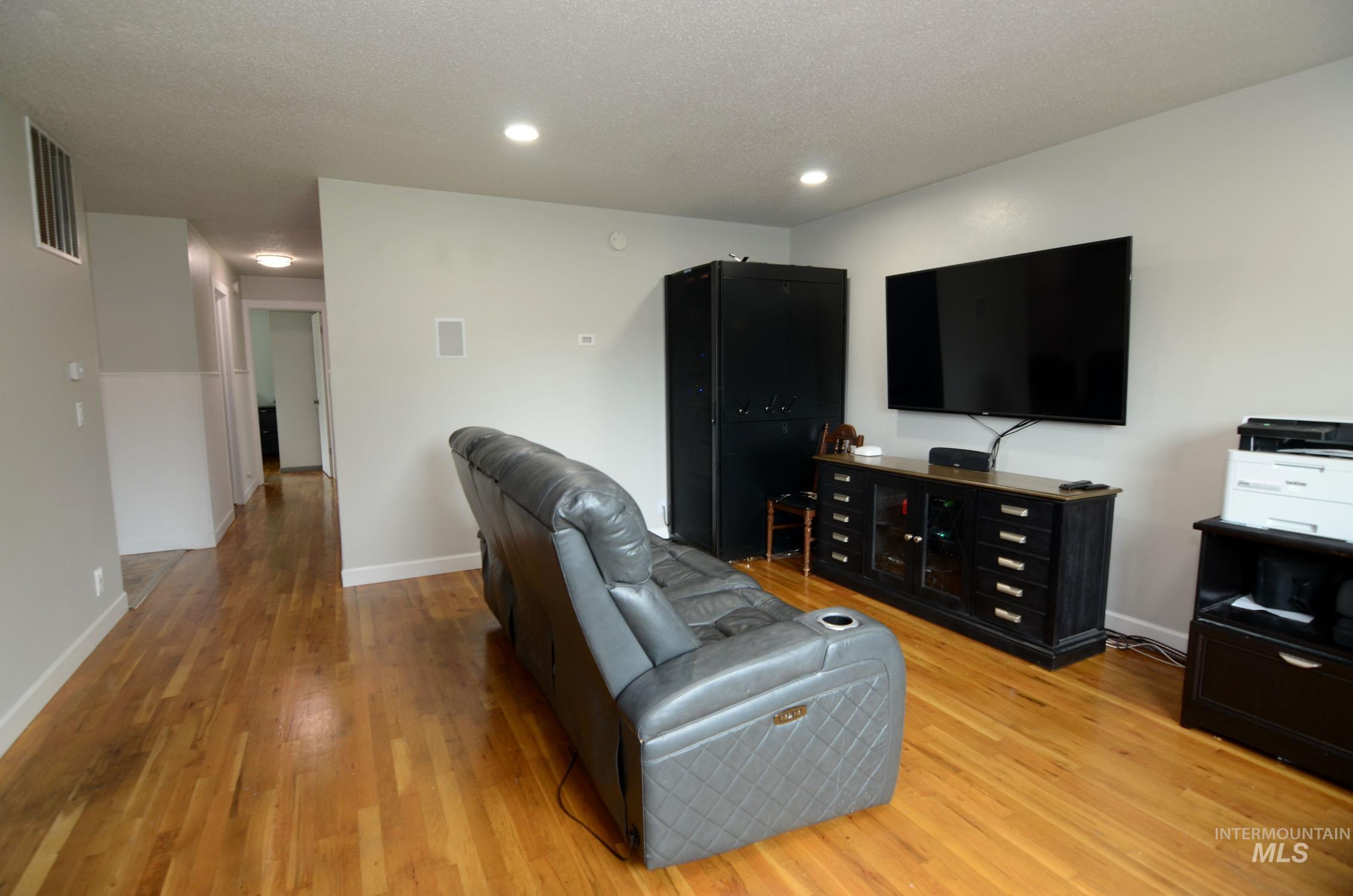 1122 N Midland Blvd, Nampa, Idaho 83651, 3 Bedrooms, 2 Bathrooms, Residential For Sale, Price $374,900,MLS 98994929
