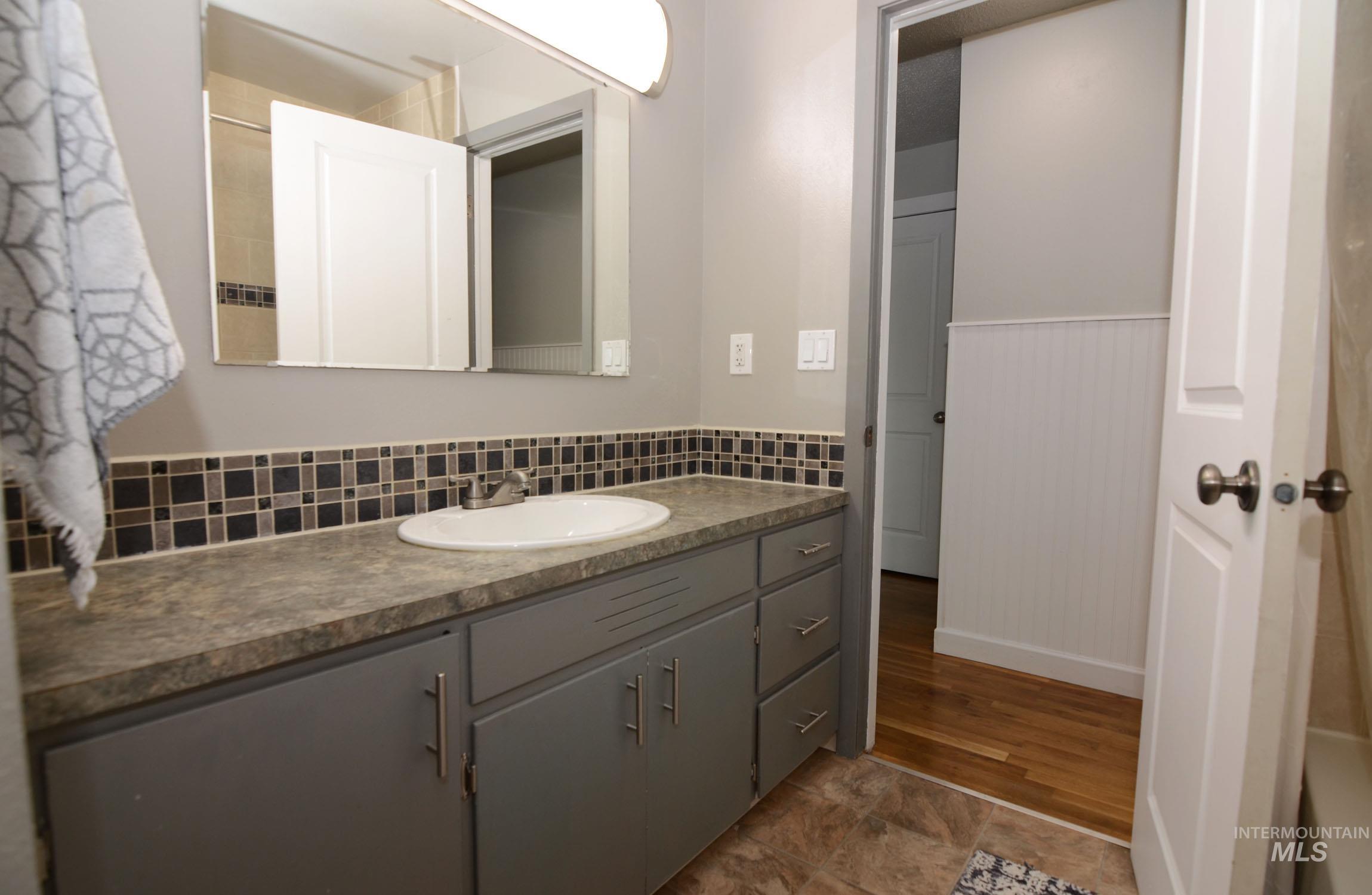 1122 N Midland Blvd, Nampa, Idaho 83651, 3 Bedrooms, 2 Bathrooms, Residential For Sale, Price $374,900,MLS 98994929