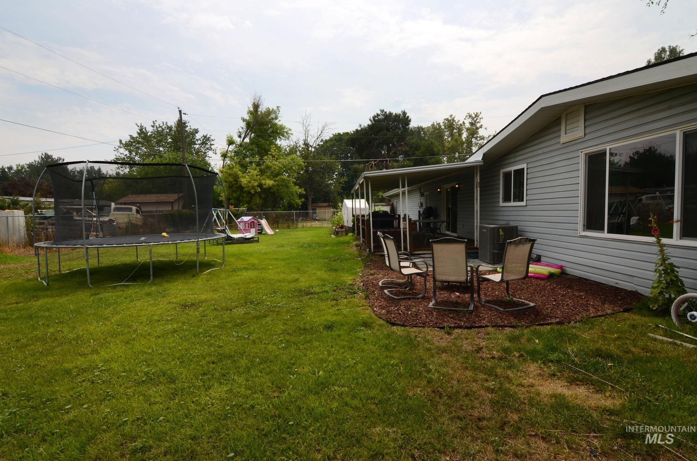 1122 N Midland Blvd, Nampa, Idaho 83651, 3 Bedrooms, 2 Bathrooms, Residential For Sale, Price $374,900,MLS 98994929
