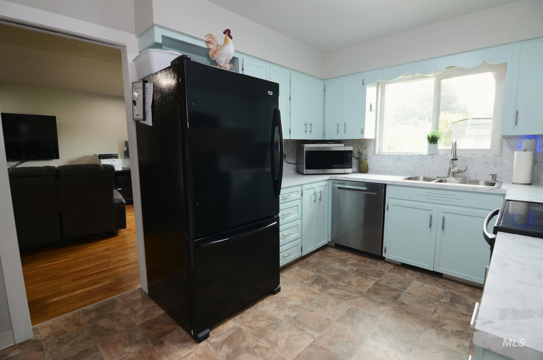 1122 N Midland Blvd, Nampa, Idaho 83651, 3 Bedrooms, 2 Bathrooms, Residential For Sale, Price $374,900,MLS 98994929