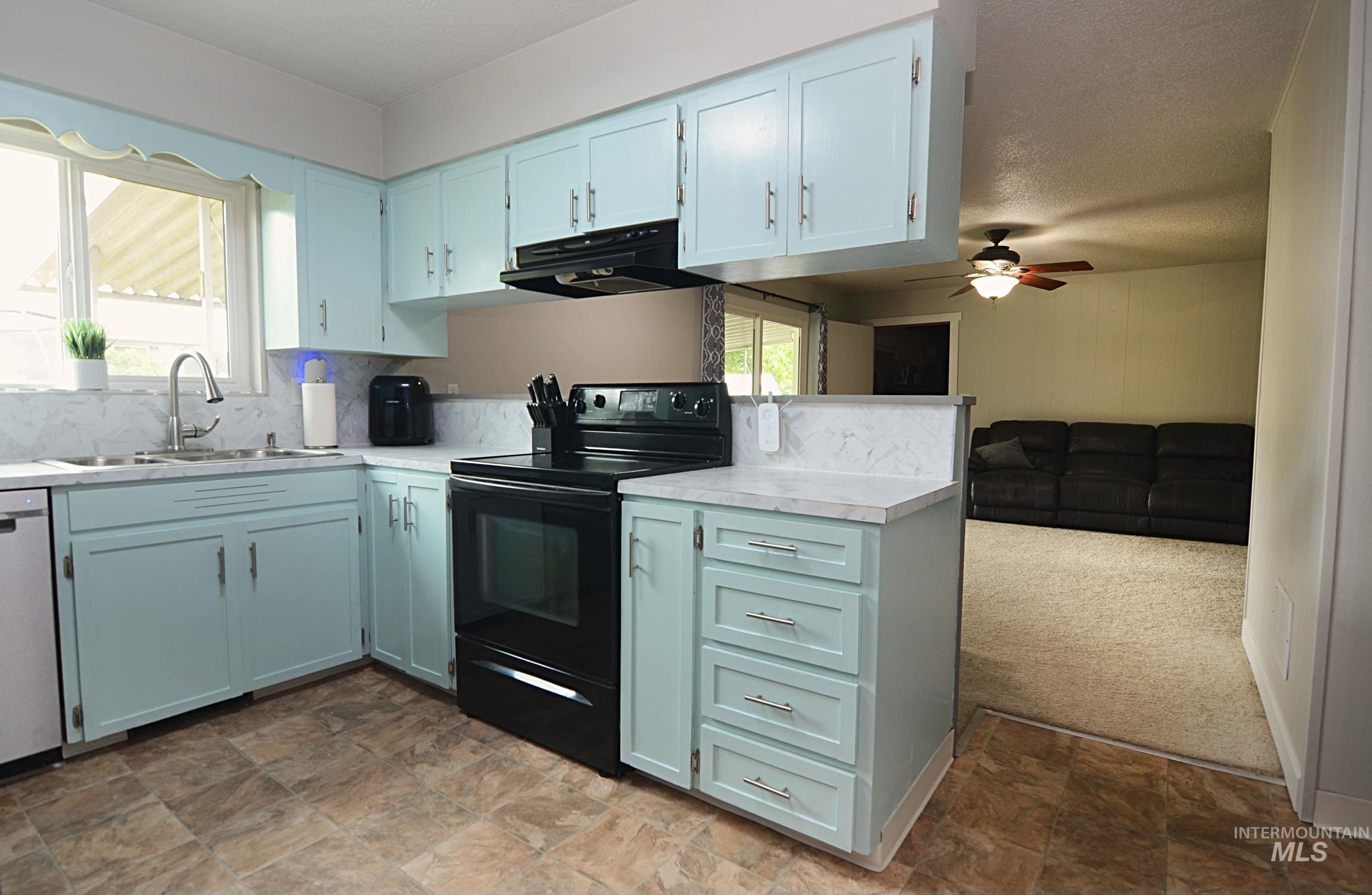 1122 N Midland Blvd, Nampa, Idaho 83651, 3 Bedrooms, 2 Bathrooms, Residential For Sale, Price $374,900,MLS 98994929