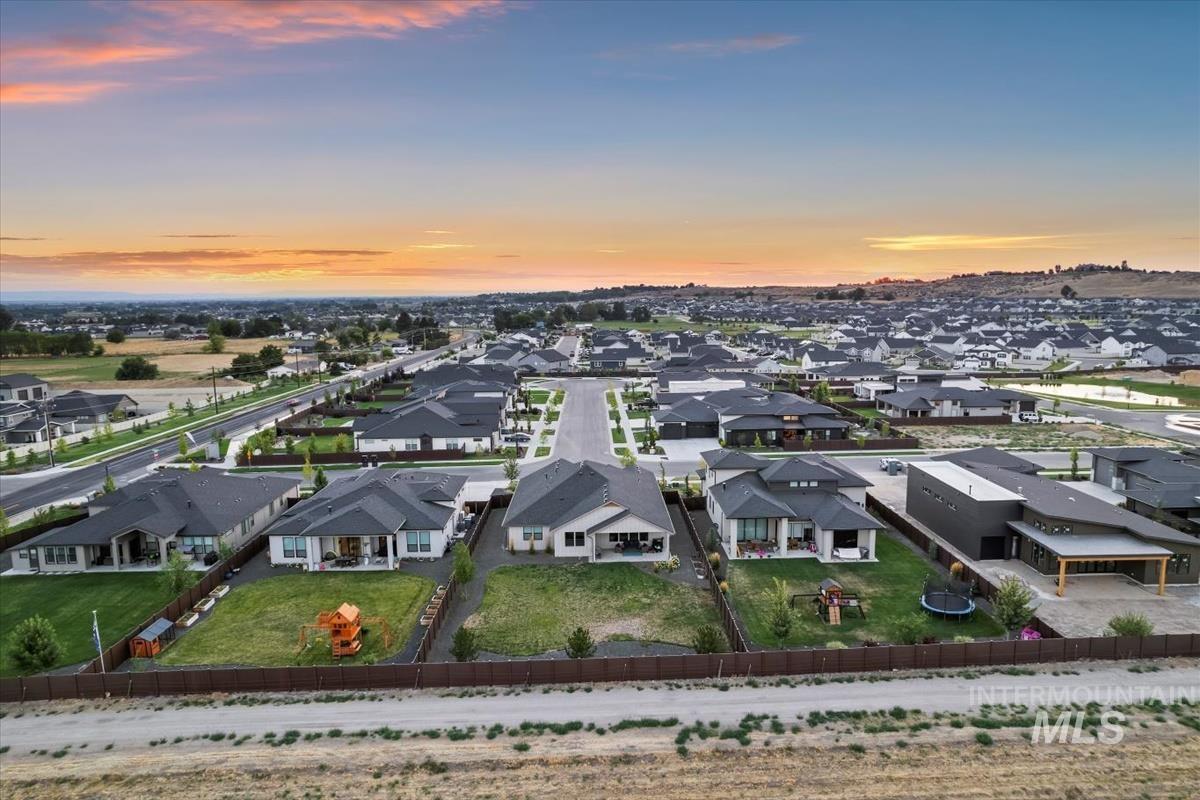 3276 N Fire Flower Ave, Star, Idaho 83669, 4 Bedrooms, 2.5 Bathrooms, Residential For Sale, Price $810,000, 98994931