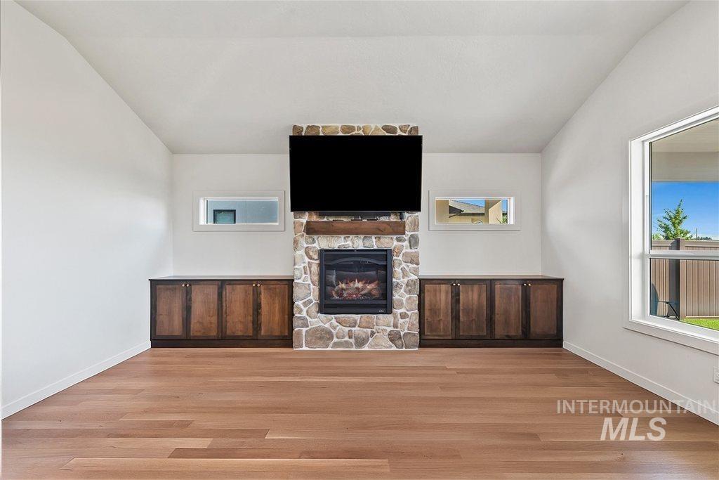 3276 N Fire Flower Ave, Star, Idaho 83669, 4 Bedrooms, 2.5 Bathrooms, Residential For Sale, Price $810,000, 98994931