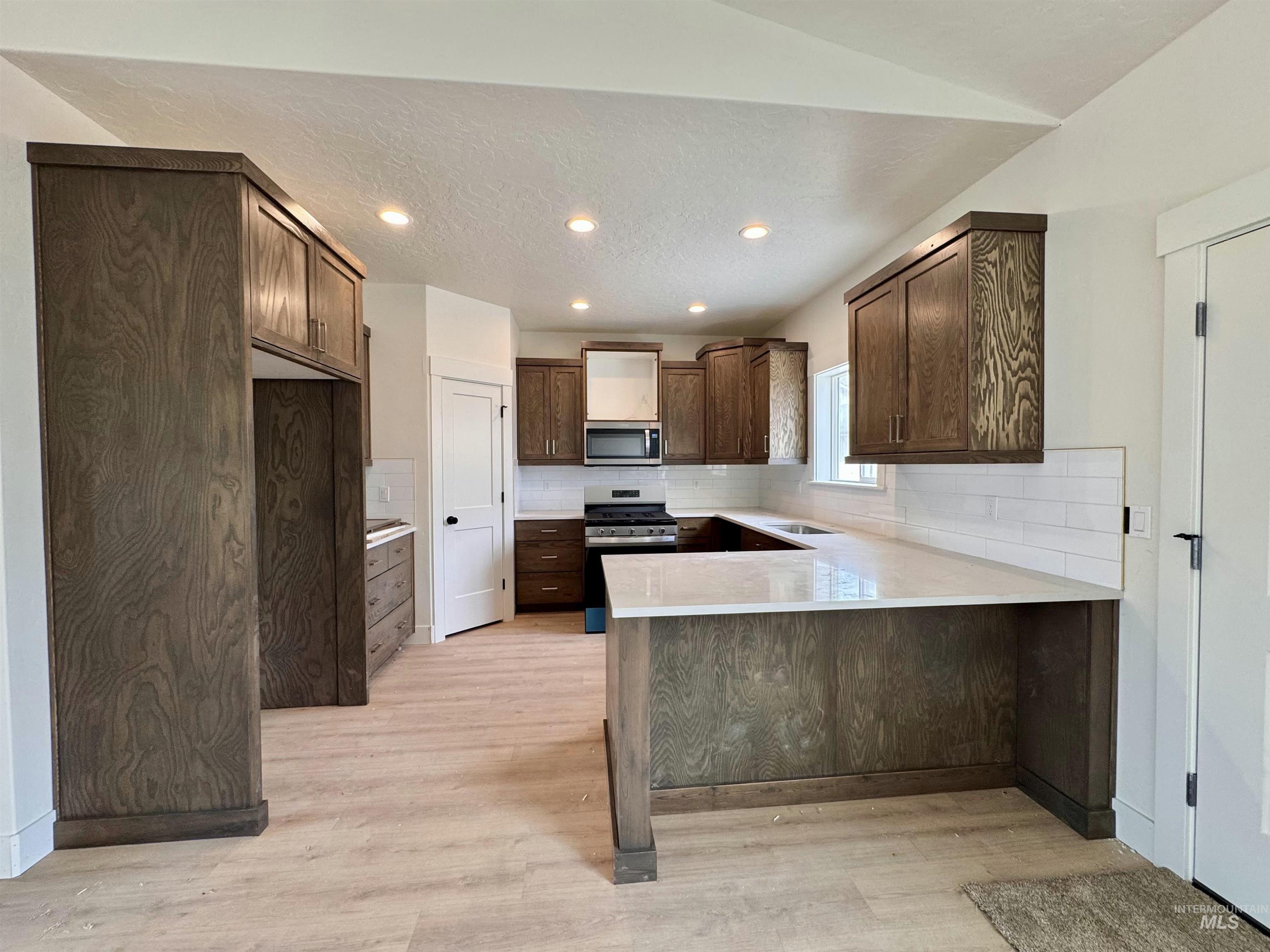 209 E Elm, New Plymouth, Idaho 83655, 3 Bedrooms, 2 Bathrooms, Residential For Sale, Price $389,000,MLS 98994932
