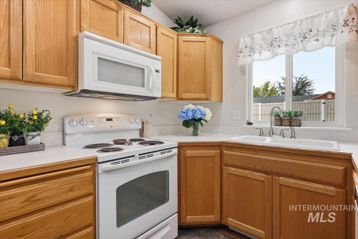 3120 Ray Ave, Caldwell, Idaho 83605, 3 Bedrooms, 2 Bathrooms, Residential For Sale, Price $375,000, 98994942