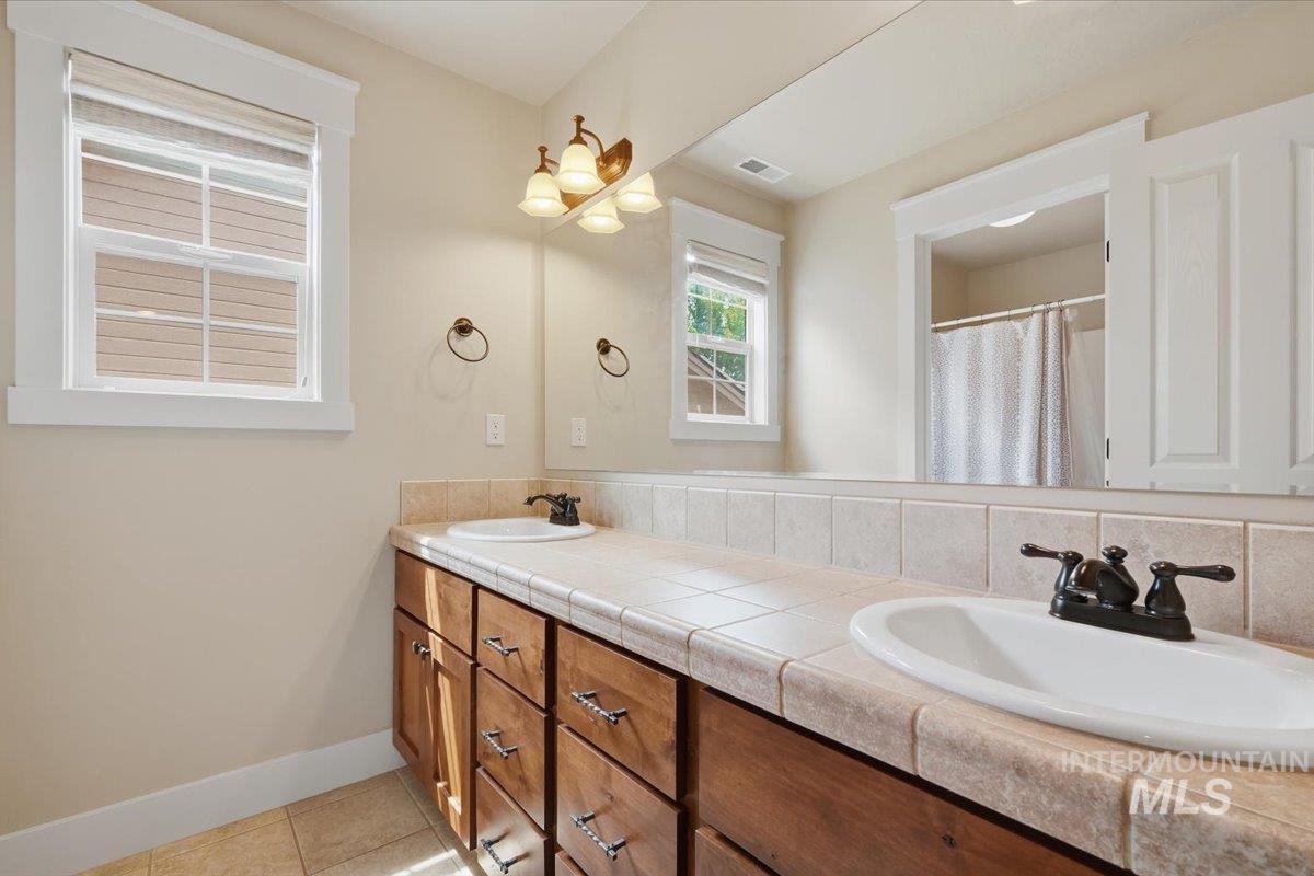 4073 S Cubola Ave, Meridian, Idaho 83642, 4 Bedrooms, 3 Bathrooms, Residential For Sale, Price $580,000,MLS 98994944