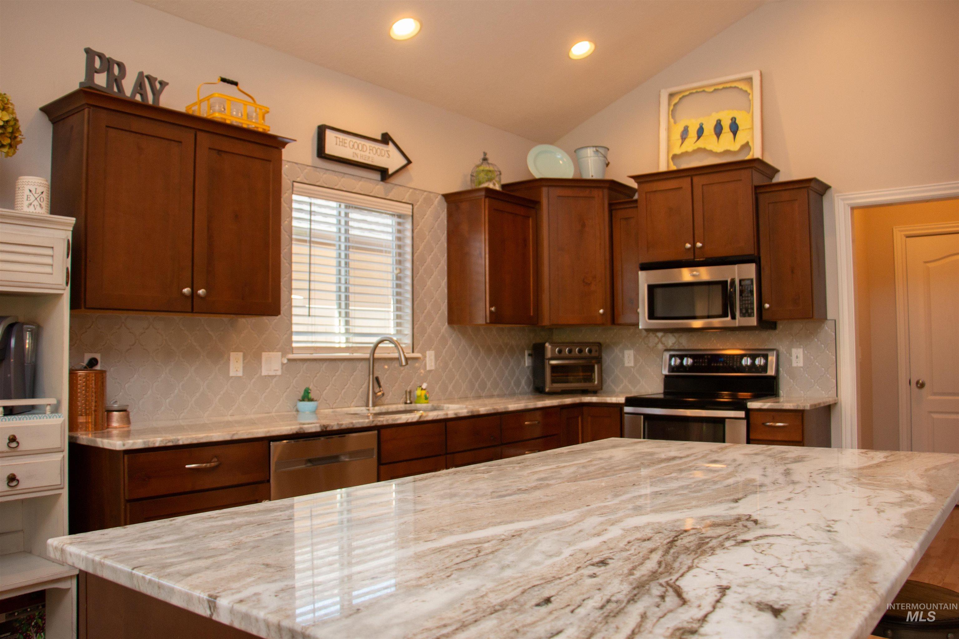829 W Mountain Ash Loop, Nampa, Idaho 83686, 3 Bedrooms, 2 Bathrooms, Residential For Sale, Price $464,999, 98994950
