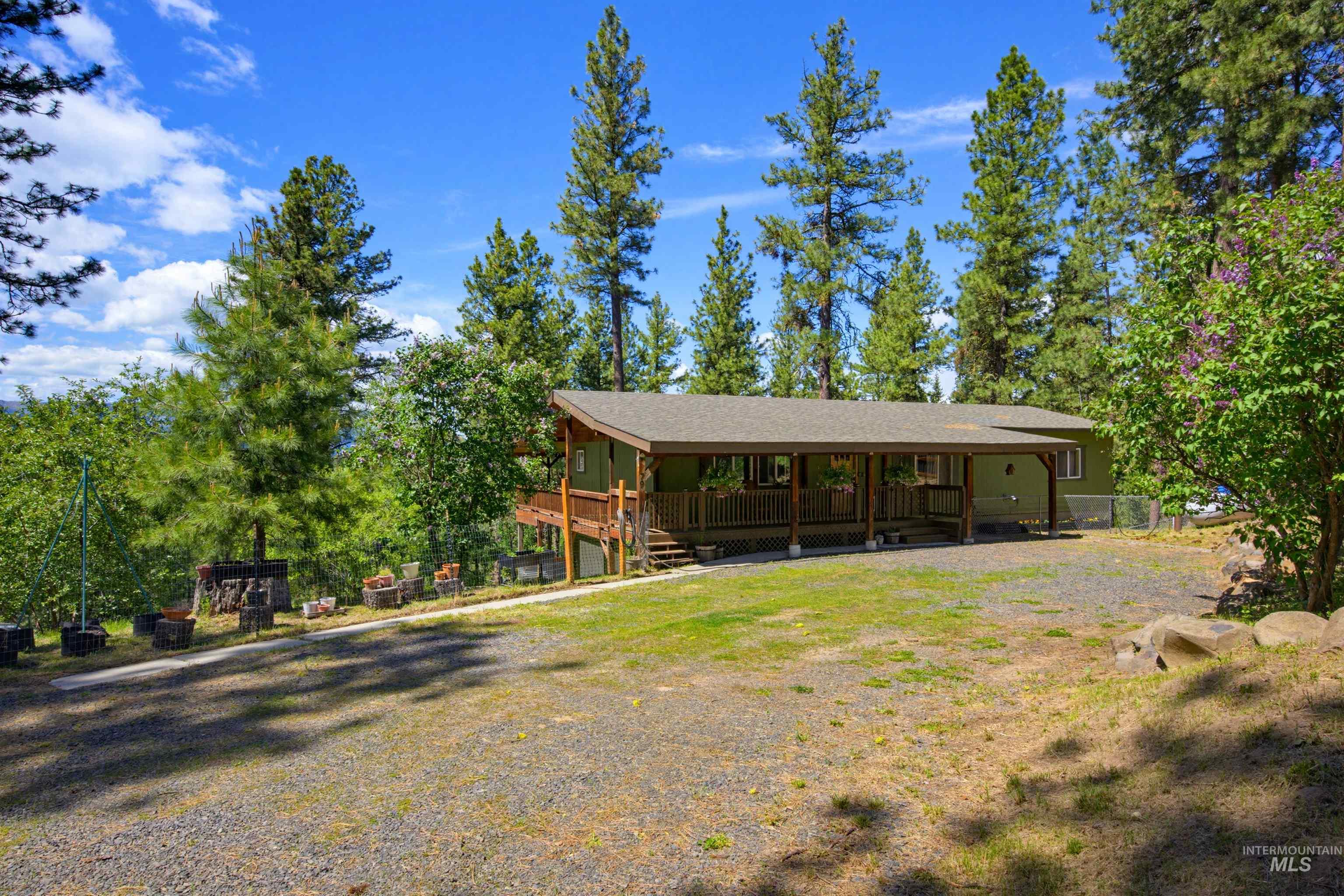 79 Sunset Loop, Cascade, Idaho 83611, 4 Bedrooms, 3 Bathrooms, Residential For Sale, Price $499,000, 98994955