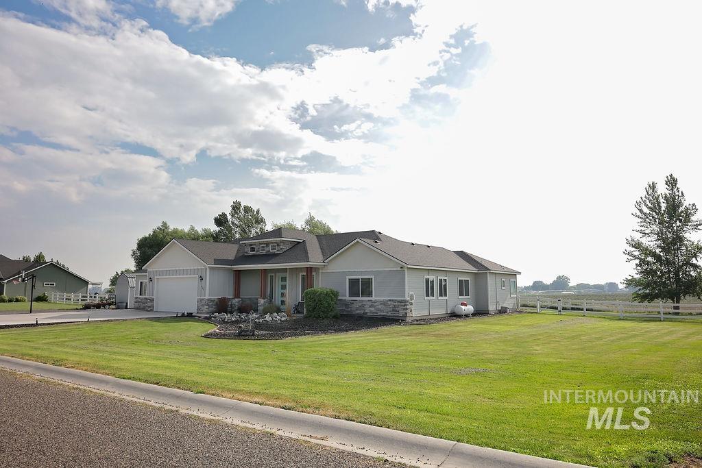 523 Tasia Brianna Dr W, Jerome, Idaho 83338, 3 Bedrooms, 2.5 Bathrooms, Residential For Sale, Price $730,000,MLS 98994957