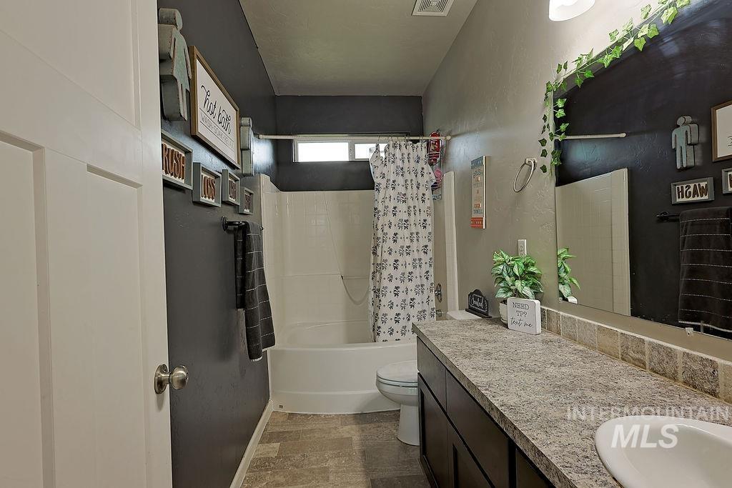 523 Tasia Brianna Dr W, Jerome, Idaho 83338, 3 Bedrooms, 2.5 Bathrooms, Residential For Sale, Price $730,000,MLS 98994957