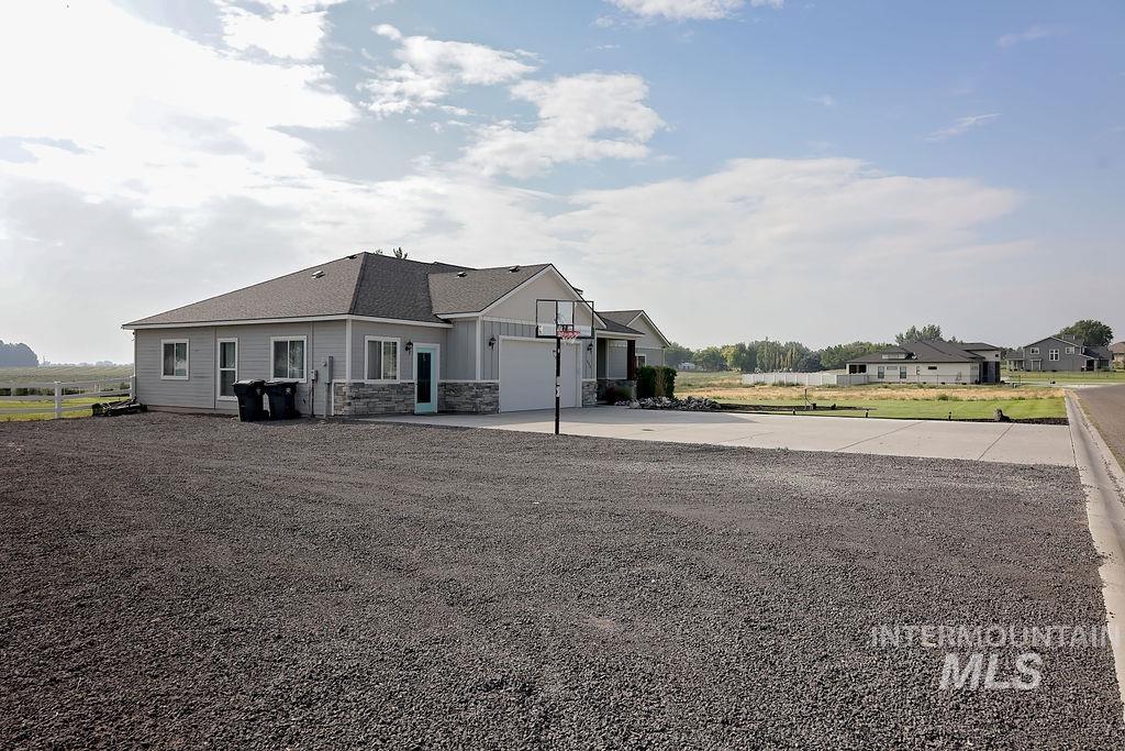 523 Tasia Brianna Dr W, Jerome, Idaho 83338, 3 Bedrooms, 2.5 Bathrooms, Residential For Sale, Price $730,000,MLS 98994957