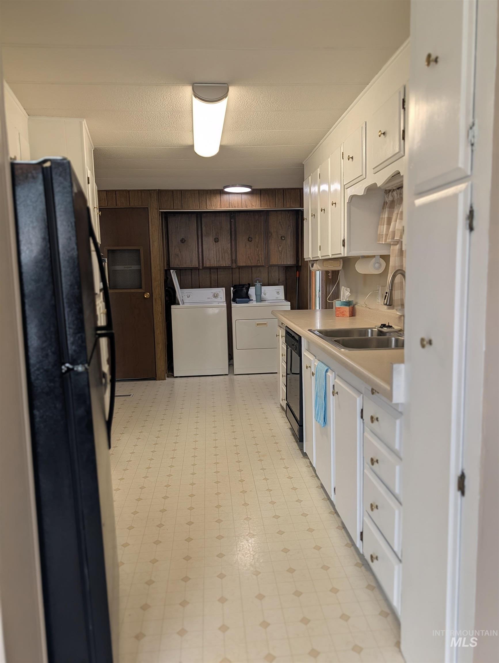 323 W Oak Circle, Boise, Idaho 83713, 2 Bedrooms, 2 Bathrooms, Residential For Sale, Price $88,000, 98994958