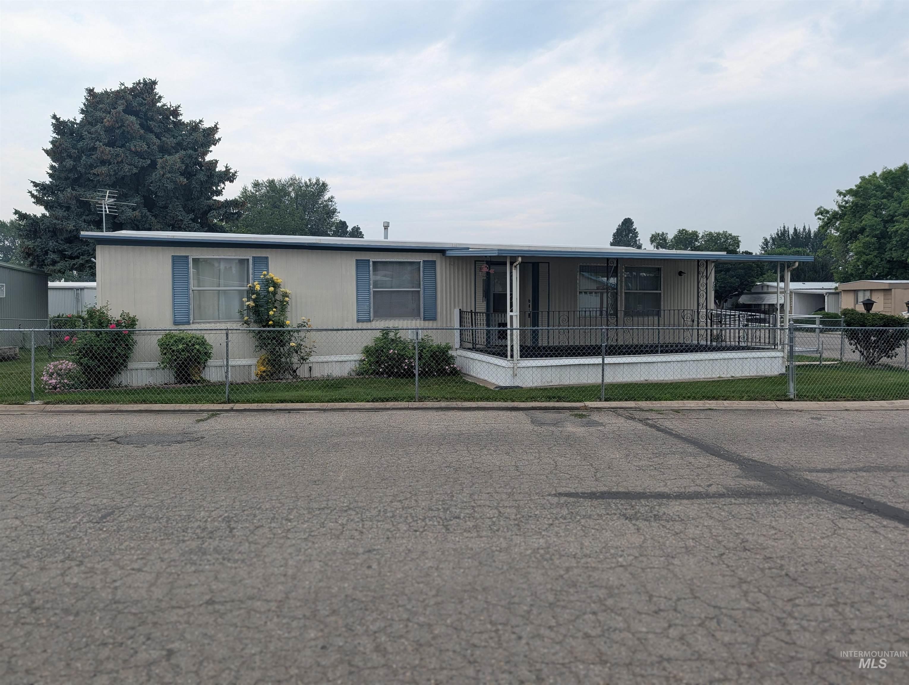 323 W Oak Circle, Boise, Idaho 83713, 2 Bedrooms, 2 Bathrooms, Residential For Sale, Price $88,000, 98994958