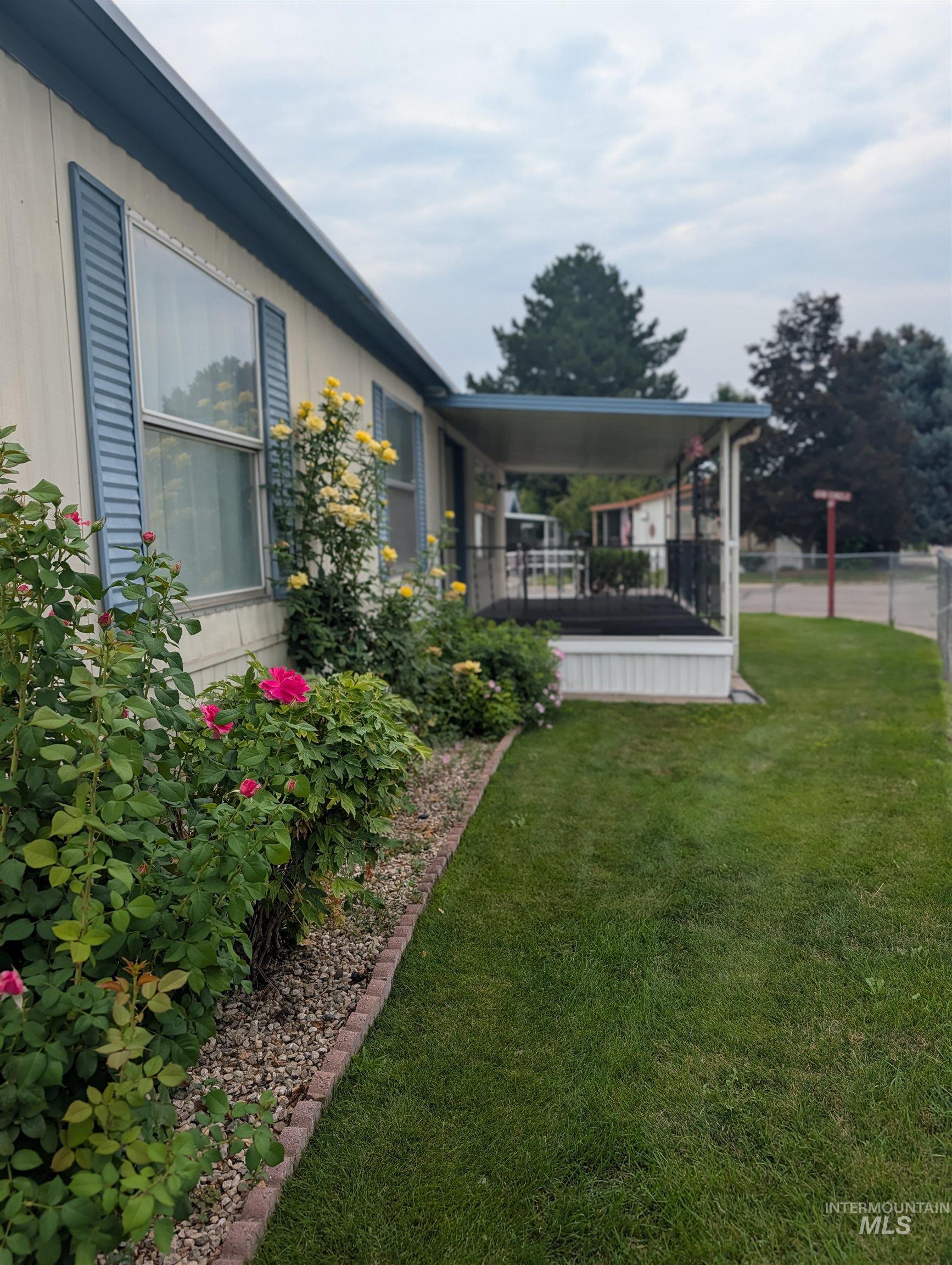 323 W Oak Circle, Boise, Idaho 83713, 2 Bedrooms, 2 Bathrooms, Residential For Sale, Price $88,000, 98994958