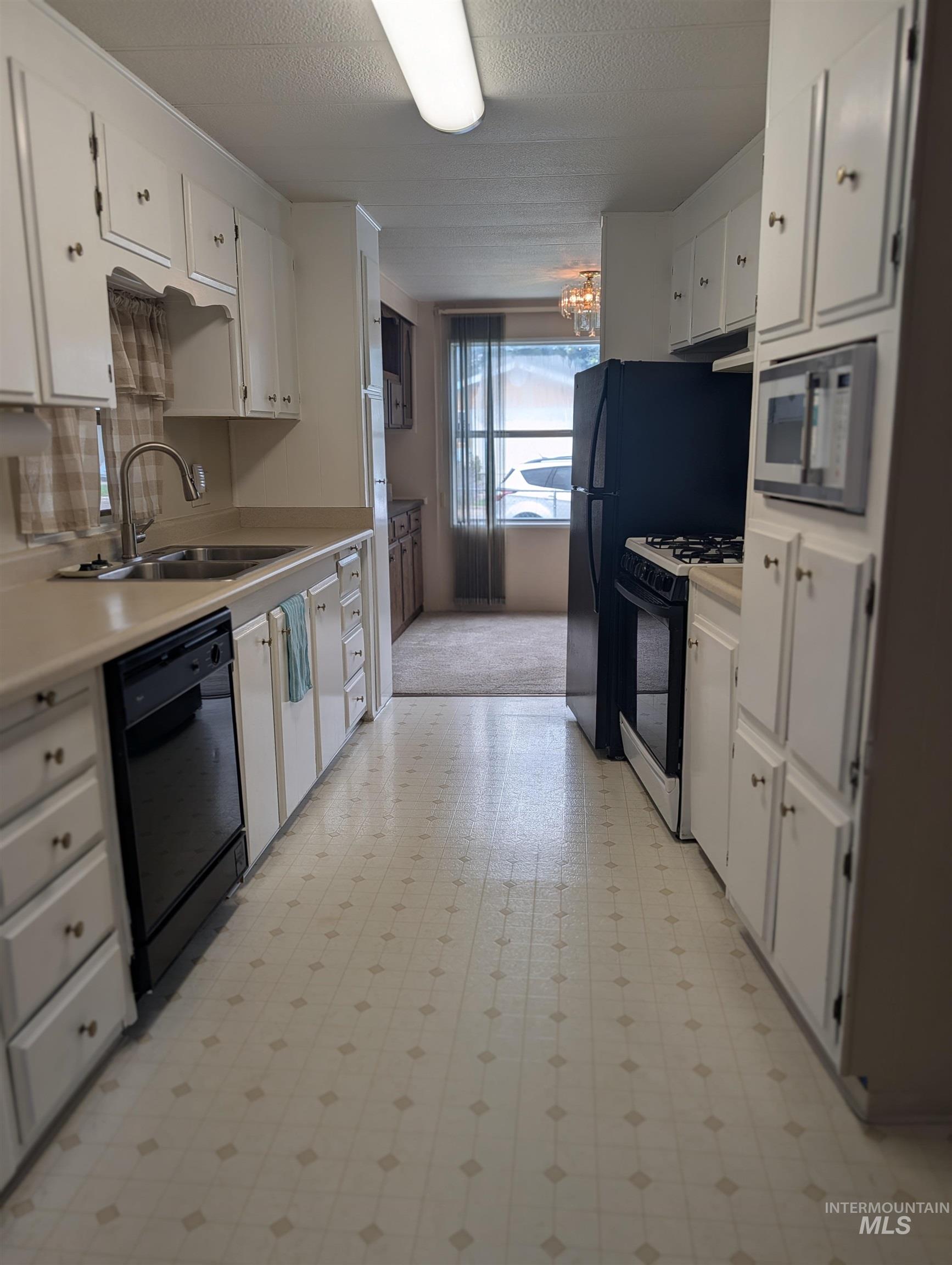 323 W Oak Circle, Boise, Idaho 83713, 2 Bedrooms, 2 Bathrooms, Residential For Sale, Price $88,000, 98994958