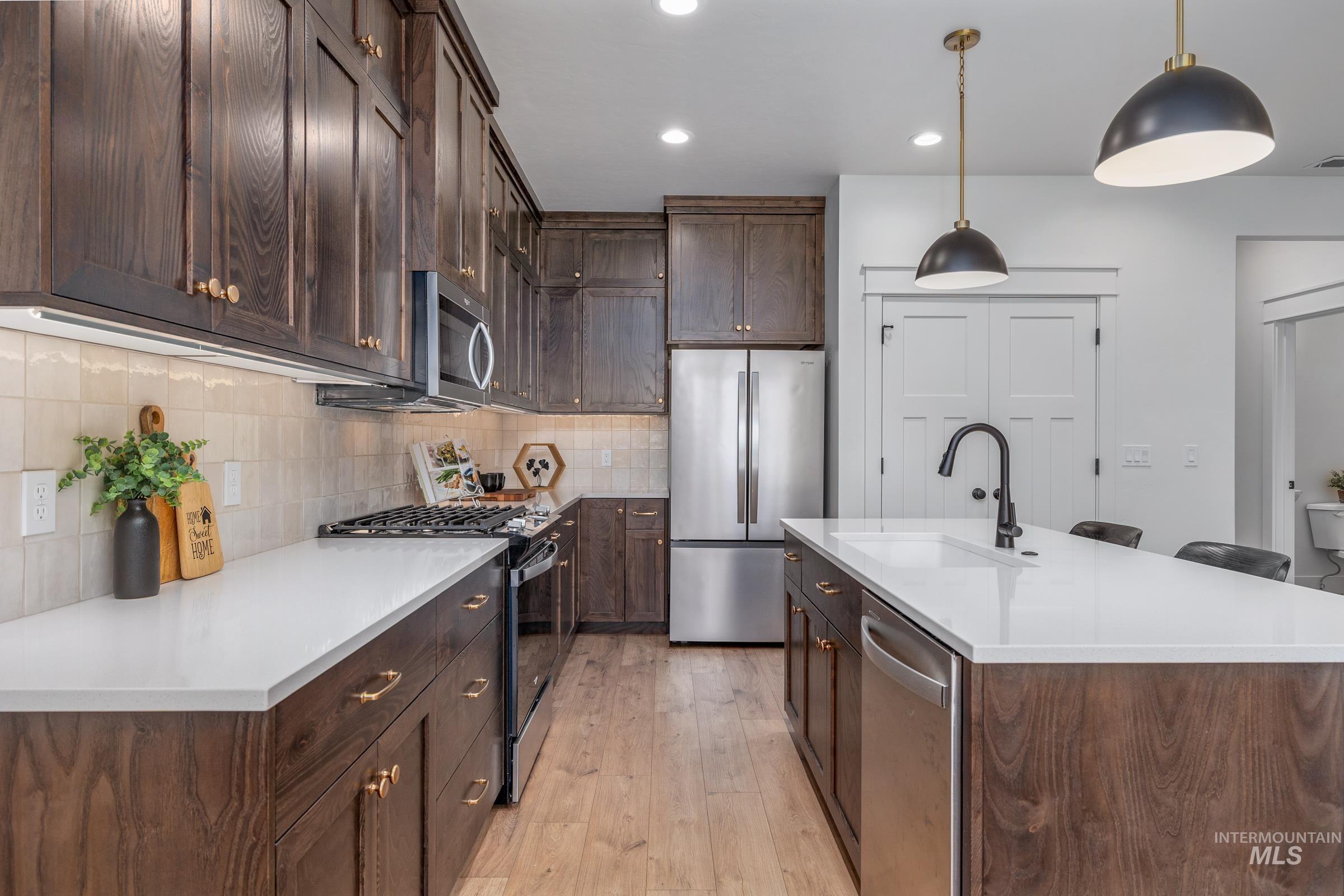 6200 N Holly Springs Ln, Eagle, Idaho 83616, 3 Bedrooms, 2.5 Bathrooms, Residential For Sale, Price $475,000, 98994960