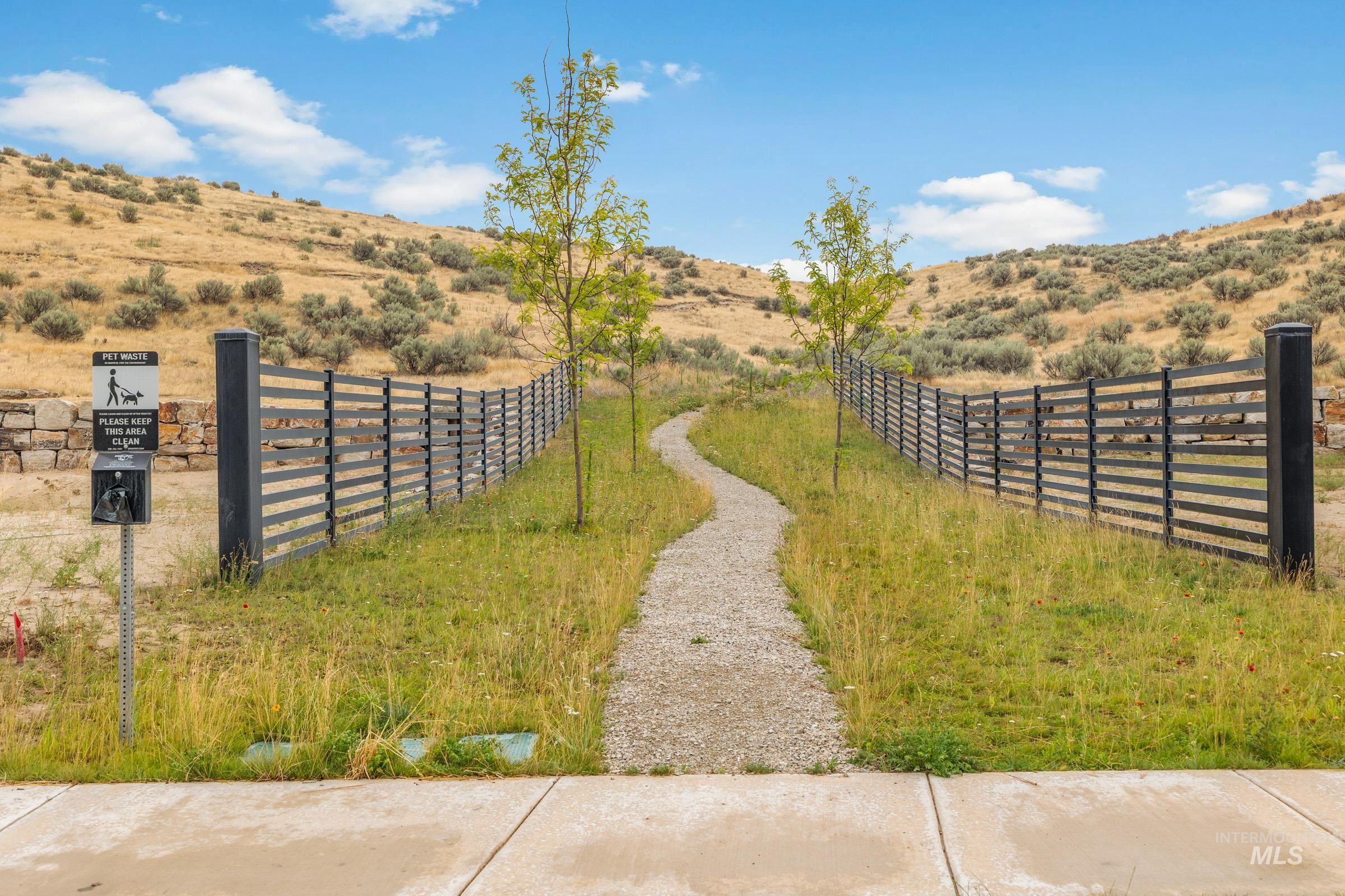 6200 N Holly Springs Ln, Eagle, Idaho 83616, 3 Bedrooms, 2.5 Bathrooms, Residential For Sale, Price $475,000, 98994960