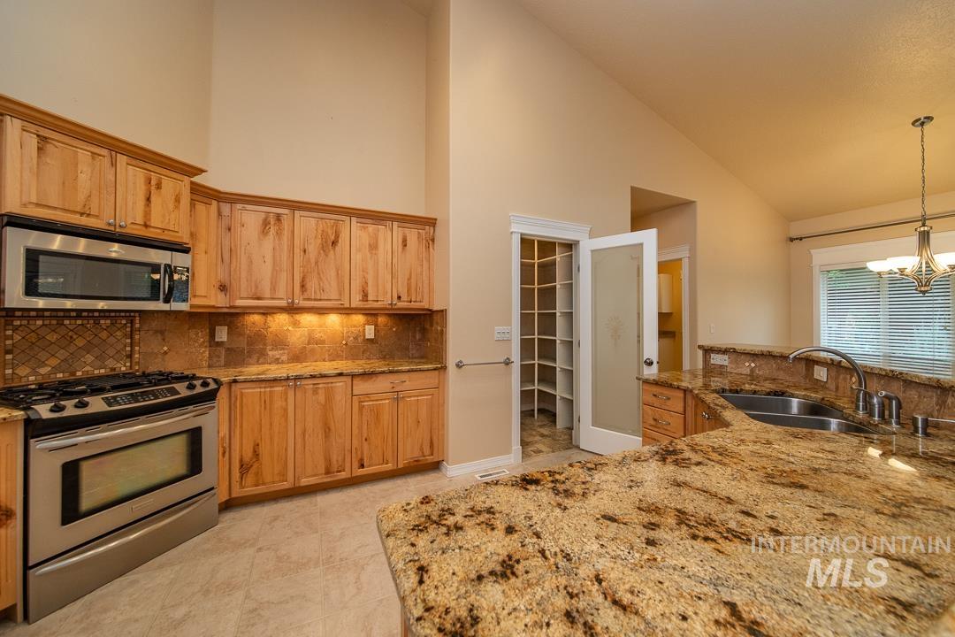 970 S Arbor Island Way, Eagle, Idaho 83616, 3 Bedrooms, 2 Bathrooms, Residential For Sale, Price $719,990, 98994961