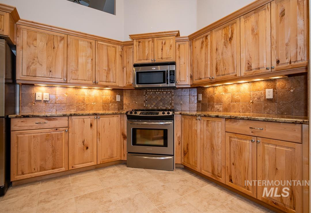 970 S Arbor Island Way, Eagle, Idaho 83616, 3 Bedrooms, 2 Bathrooms, Residential For Sale, Price $719,990, 98994961