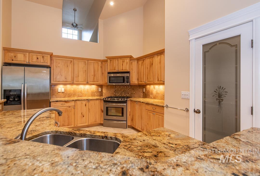 970 S Arbor Island Way, Eagle, Idaho 83616, 3 Bedrooms, 2 Bathrooms, Residential For Sale, Price $719,990, 98994961