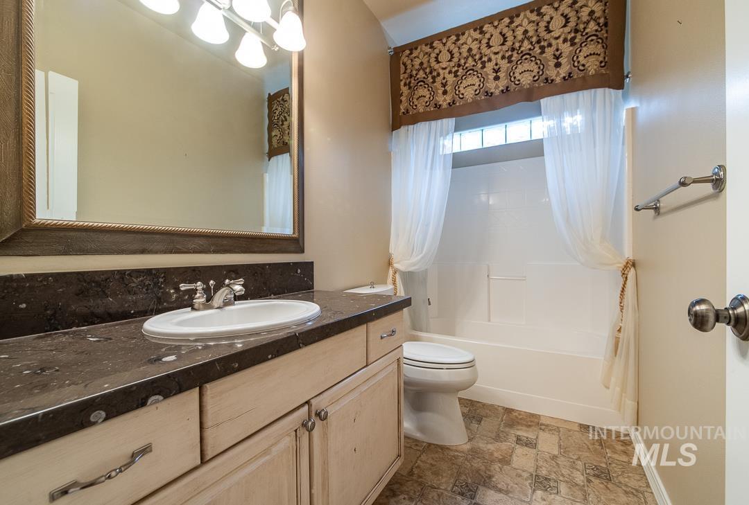 970 S Arbor Island Way, Eagle, Idaho 83616, 3 Bedrooms, 2 Bathrooms, Residential For Sale, Price $719,990, 98994961