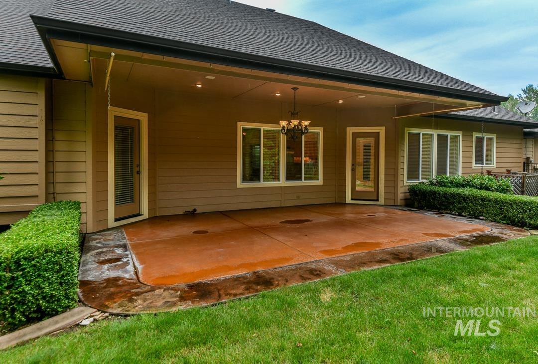 970 S Arbor Island Way, Eagle, Idaho 83616, 3 Bedrooms, 2 Bathrooms, Residential For Sale, Price $719,990, 98994961