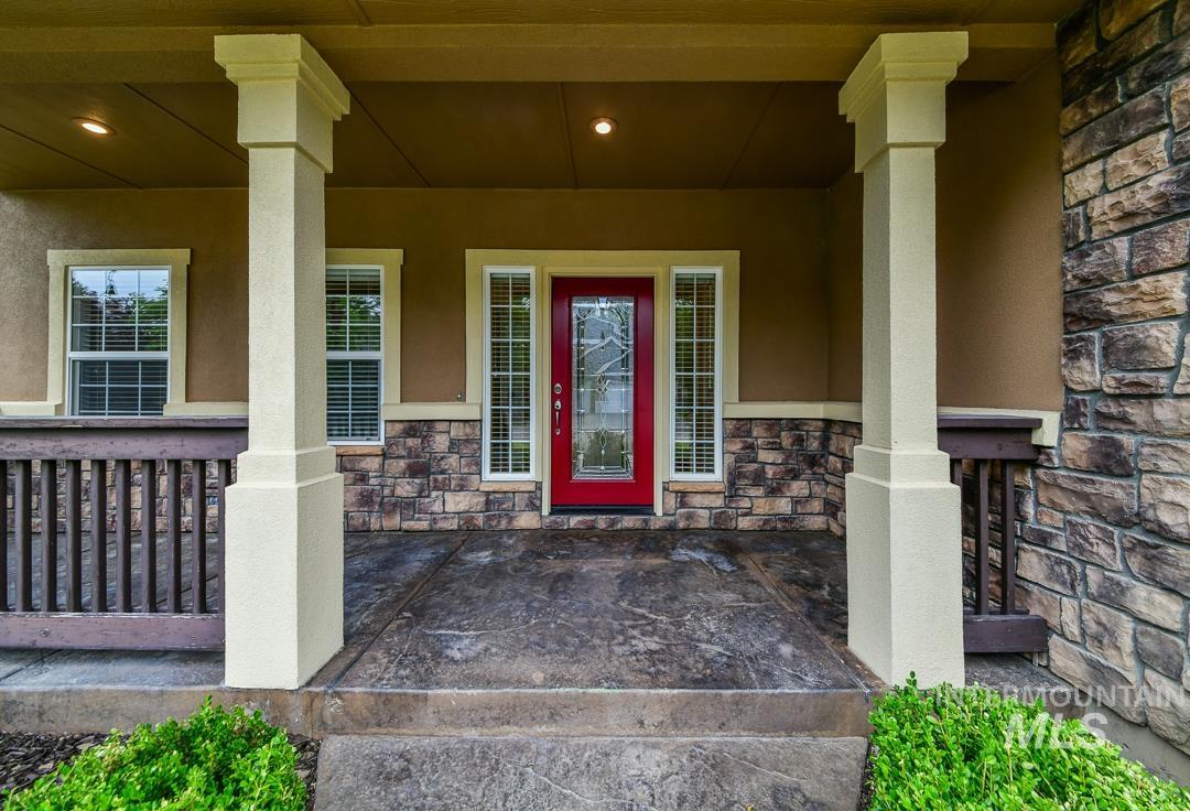 970 S Arbor Island Way, Eagle, Idaho 83616, 3 Bedrooms, 2 Bathrooms, Residential For Sale, Price $719,990, 98994961