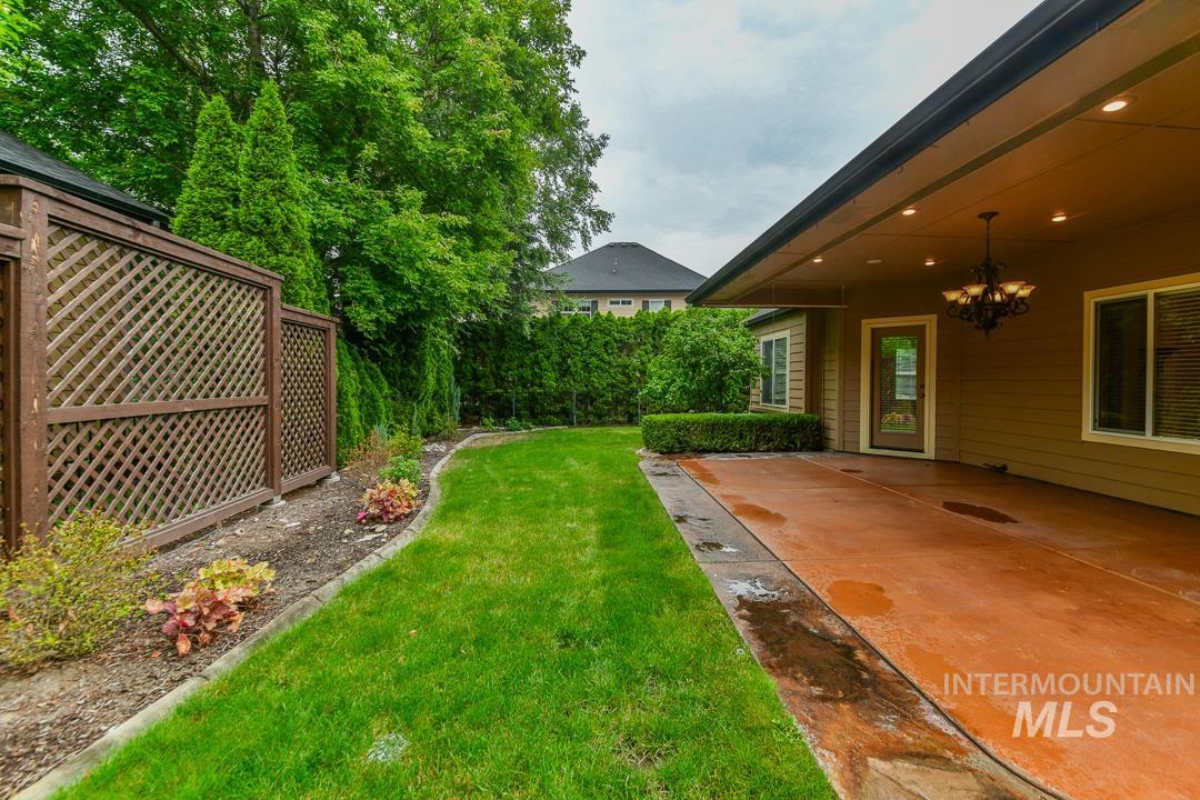 970 S Arbor Island Way, Eagle, Idaho 83616, 3 Bedrooms, 2 Bathrooms, Residential For Sale, Price $719,990, 98994961