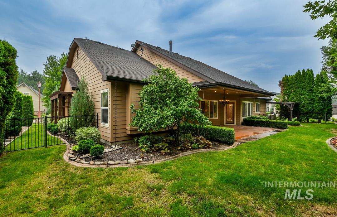 970 S Arbor Island Way, Eagle, Idaho 83616, 3 Bedrooms, 2 Bathrooms, Residential For Sale, Price $719,990, 98994961