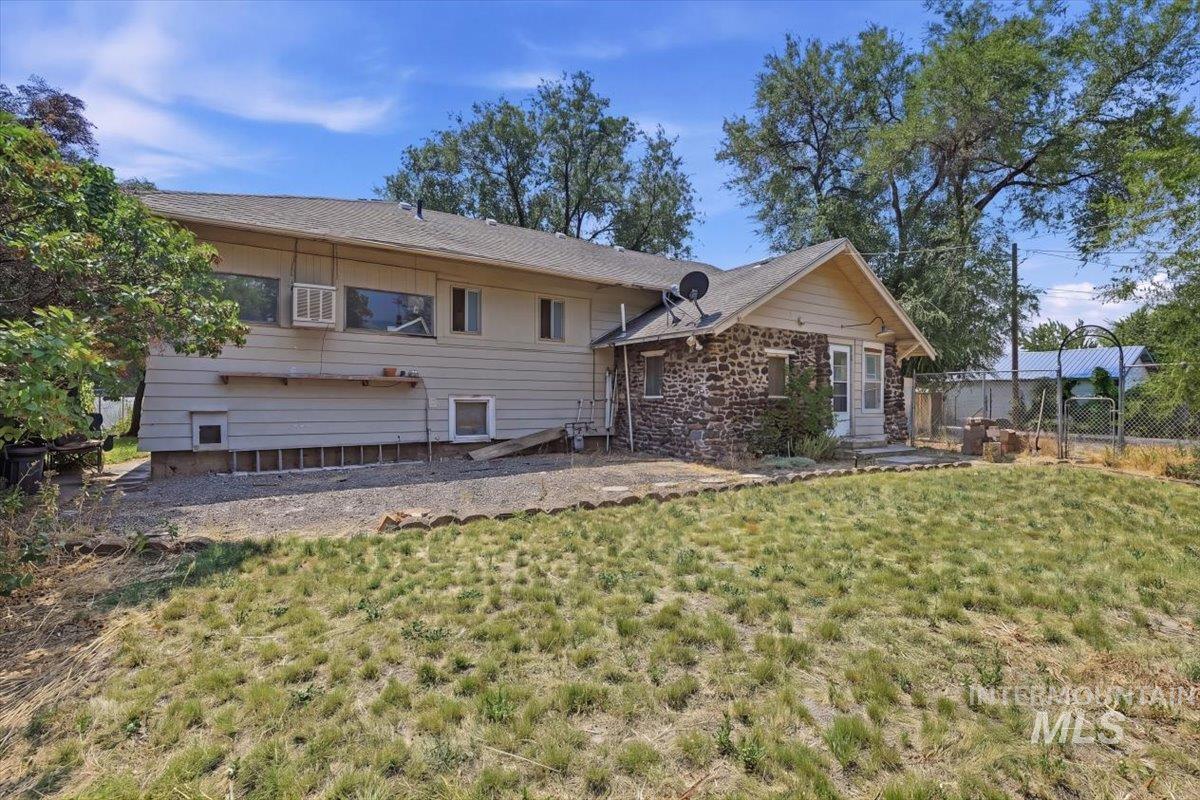202 E 4th St, Kuna, Idaho 83634, 2 Bedrooms, 2 Bathrooms, Residential For Sale, Price $337,200, 98994966