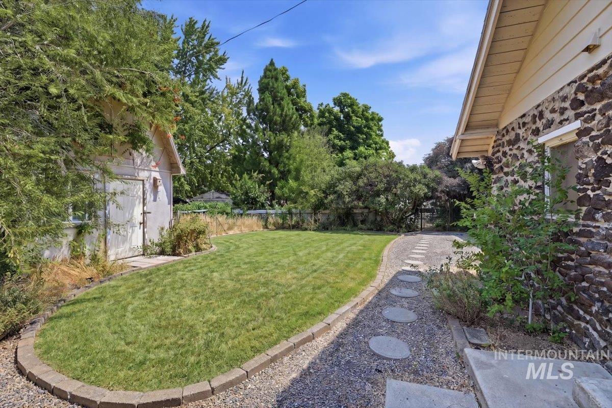 202 E 4th St, Kuna, Idaho 83634, 2 Bedrooms, 2 Bathrooms, Residential For Sale, Price $337,200, 98994966