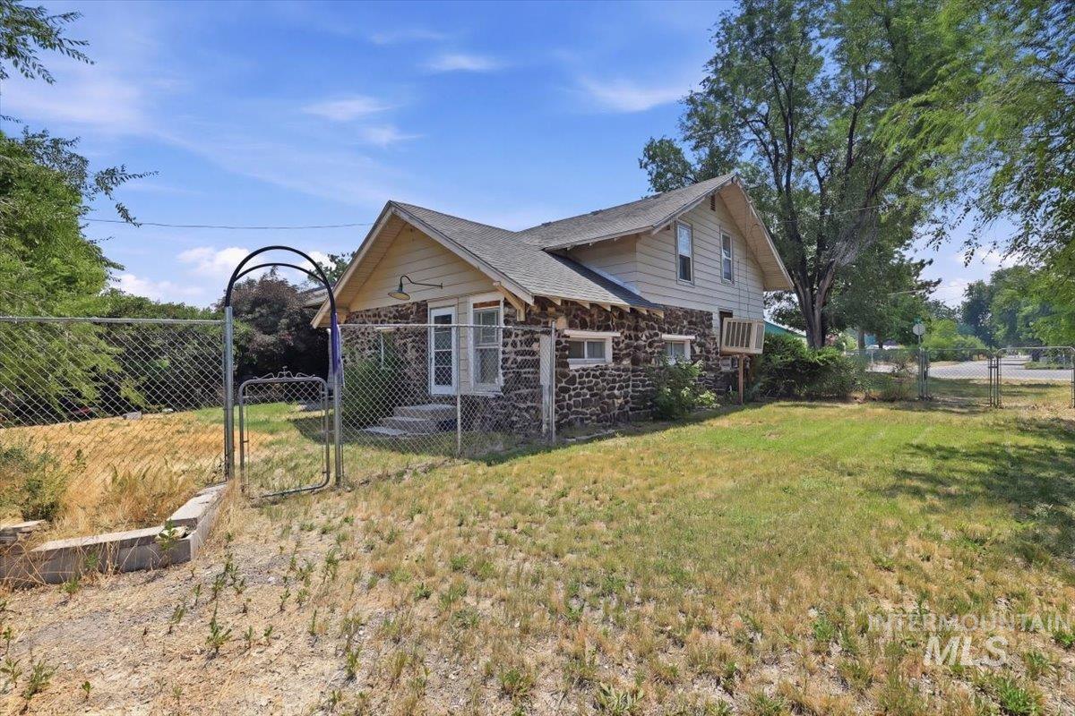 202 E 4th St, Kuna, Idaho 83634, 2 Bedrooms, 2 Bathrooms, Residential For Sale, Price $337,200, 98994966