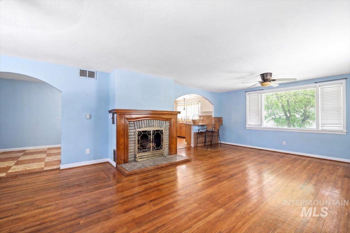 202 E 4th St, Kuna, Idaho 83634, 2 Bedrooms, 2 Bathrooms, Residential For Sale, Price $337,200, 98994966