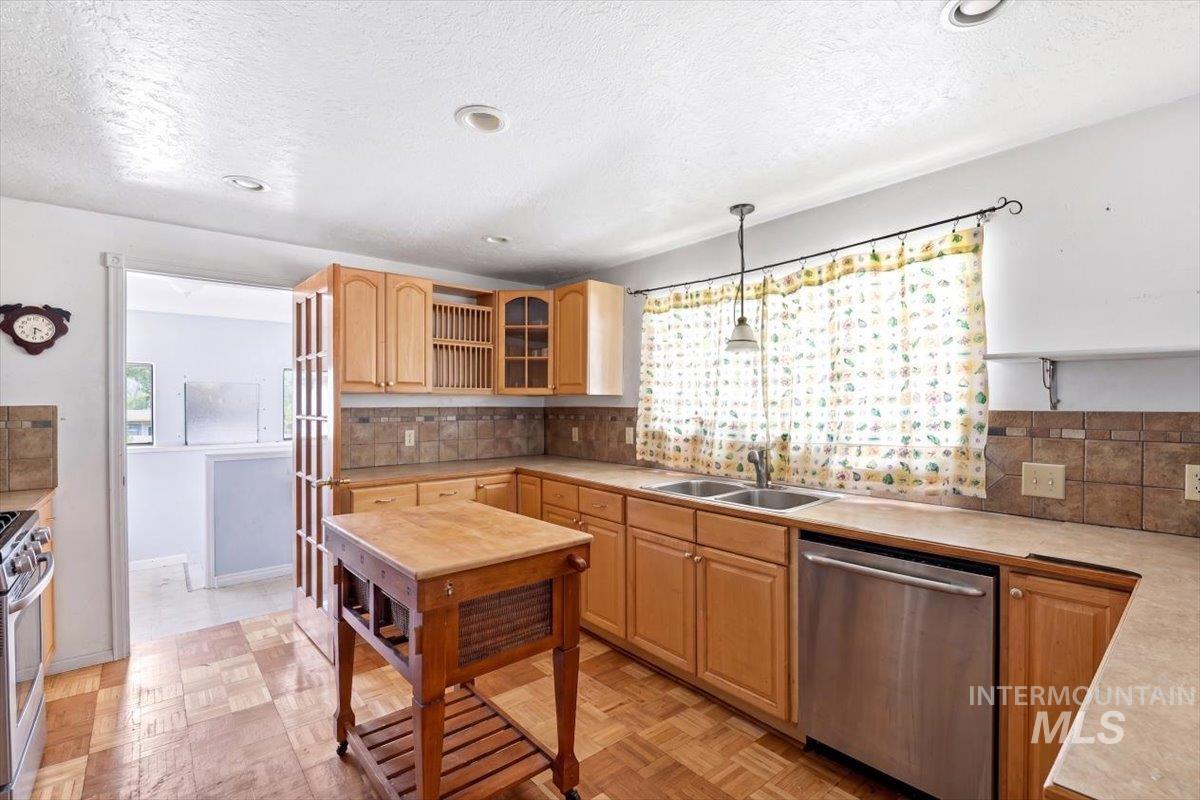 202 E 4th St, Kuna, Idaho 83634, 2 Bedrooms, 2 Bathrooms, Residential For Sale, Price $337,200, 98994966