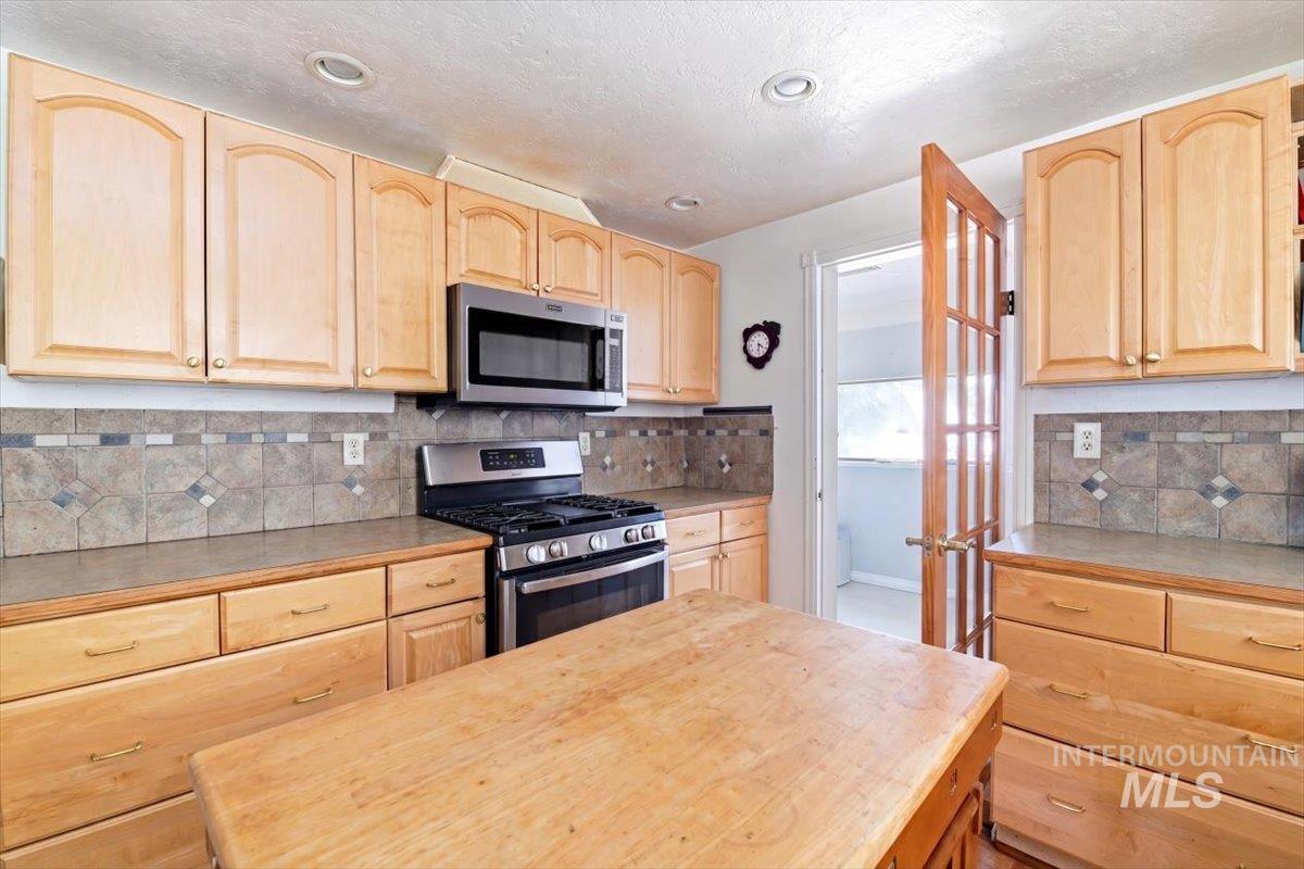 202 E 4th St, Kuna, Idaho 83634, 2 Bedrooms, 2 Bathrooms, Residential For Sale, Price $337,200, 98994966