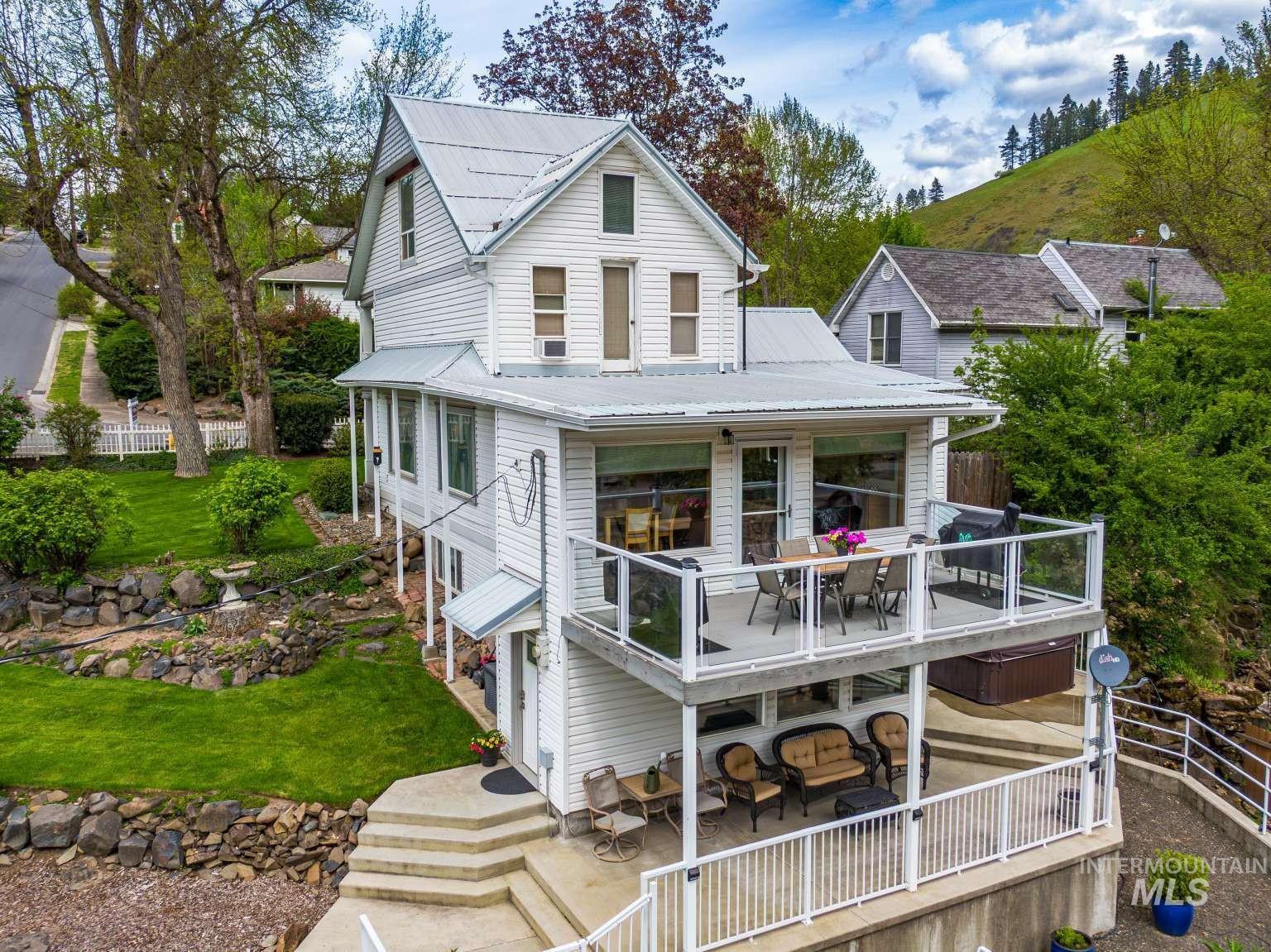 901 E Main St, Kendrick, Idaho 83537, 5 Bedrooms, 4 Bathrooms, Residential For Sale, Price $449,500,MLS 98994970