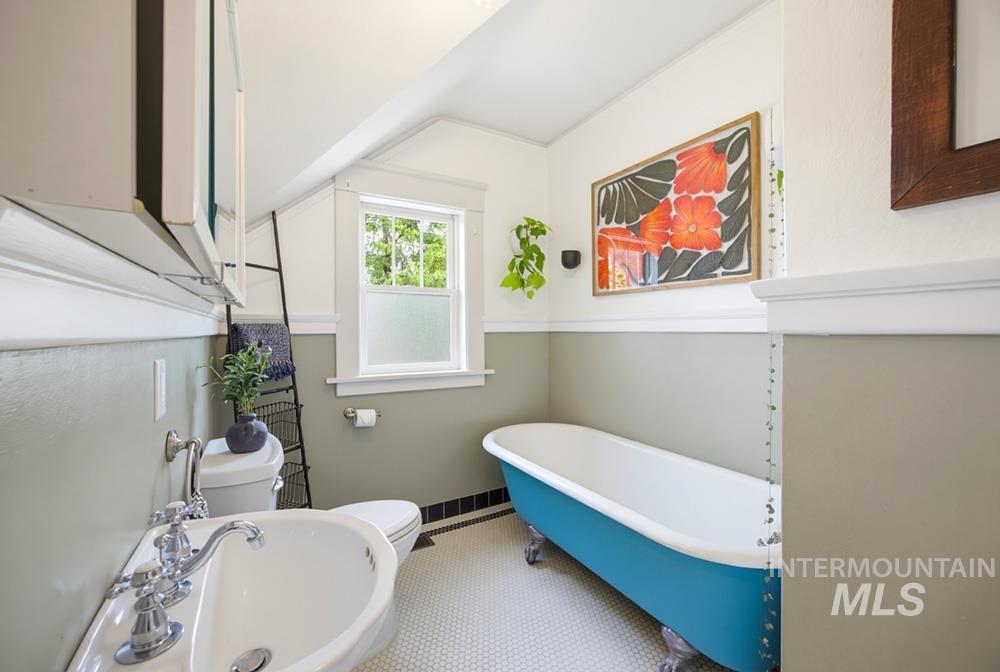 119 S Walnut St, Boise, Idaho 83712, 2 Bedrooms, 2 Bathrooms, Residential For Sale, Price $950,000, 98994977