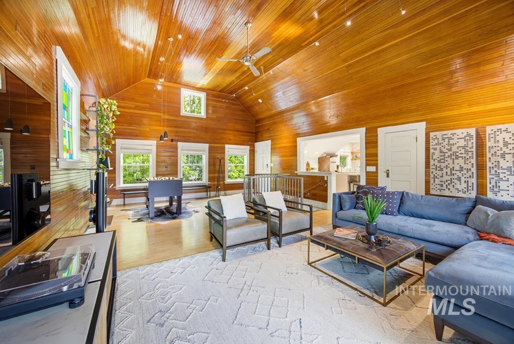 119 S Walnut St, Boise, Idaho 83712, 2 Bedrooms, 2 Bathrooms, Residential For Sale, Price $950,000, 98994977