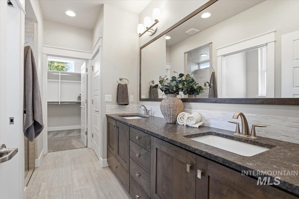 5017 S Hill Farm Ln, Meridian, Idaho 83642, 3 Bedrooms, 2 Bathrooms, Residential For Sale, Price $579,900, 98994978