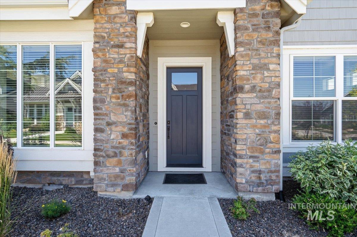 5017 S Hill Farm Ln, Meridian, Idaho 83642, 3 Bedrooms, 2 Bathrooms, Residential For Sale, Price $579,900, 98994978